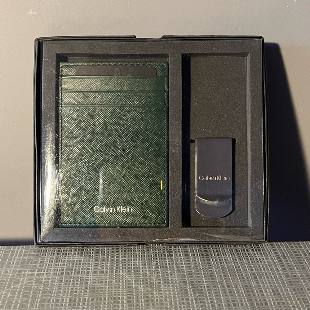 Calvin Klein Green Card Holder and Silver Money Clip Set